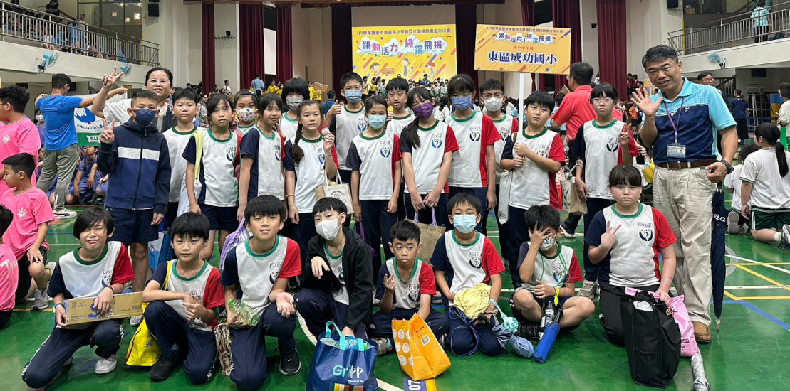 四年四班勇奪東區複賽中年級組冠軍，代表東區參加全市普及化跳繩決賽